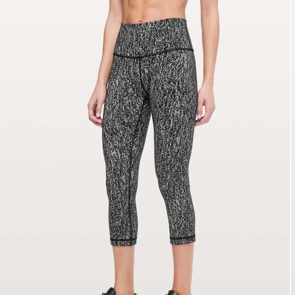 New Lululemon Wunder Under Crop High-Rise *21"
Luon Suited Jacquard Black White - Picture 1 of 9